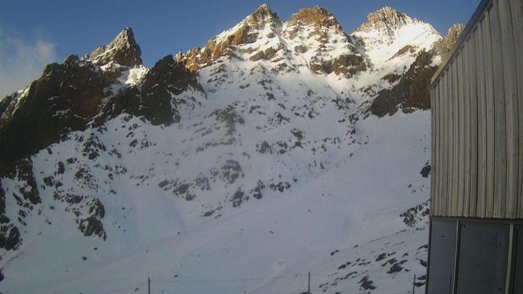 Webcam Whakapapa: The pinnacles