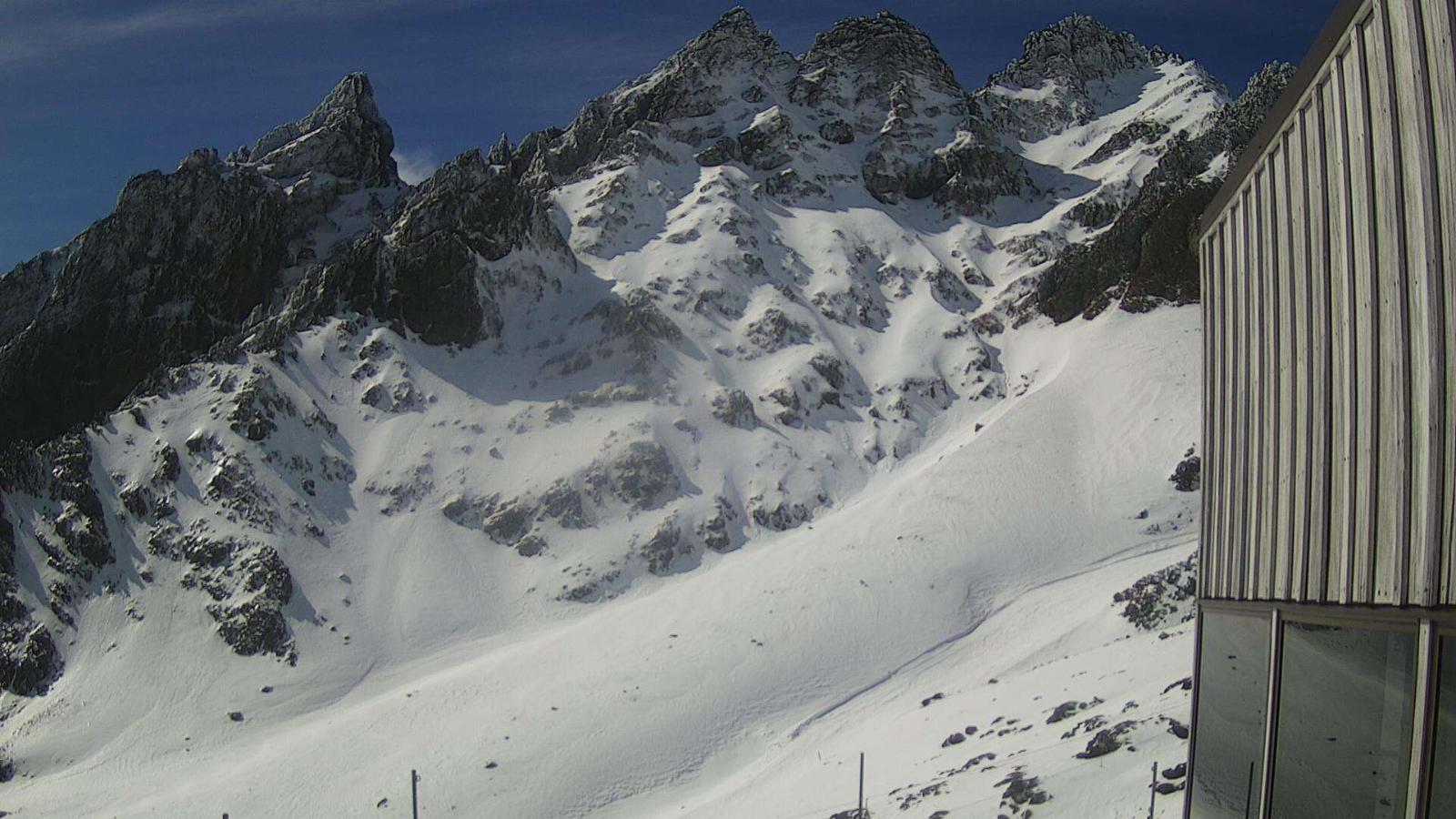 Webcam Whakapapa: The pinnacles