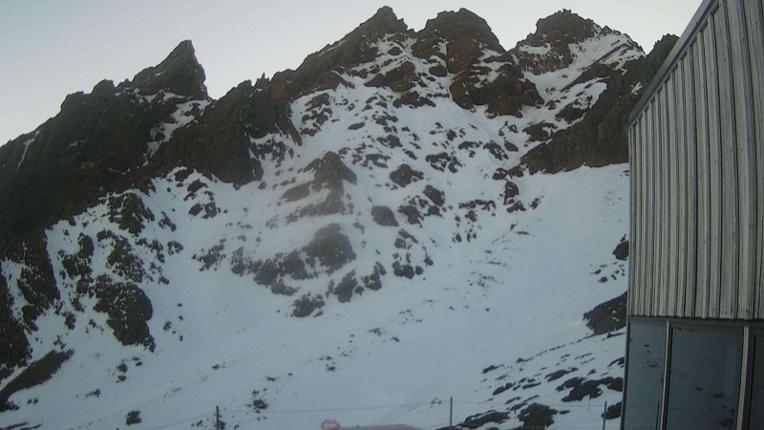 Webcam Whakapapa: The pinnacles