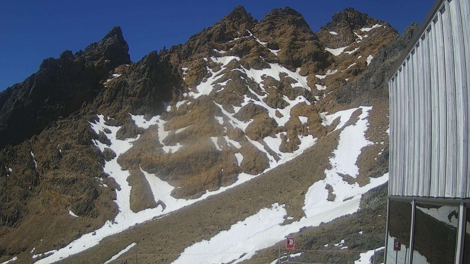Webcam Whakapapa: The pinnacles