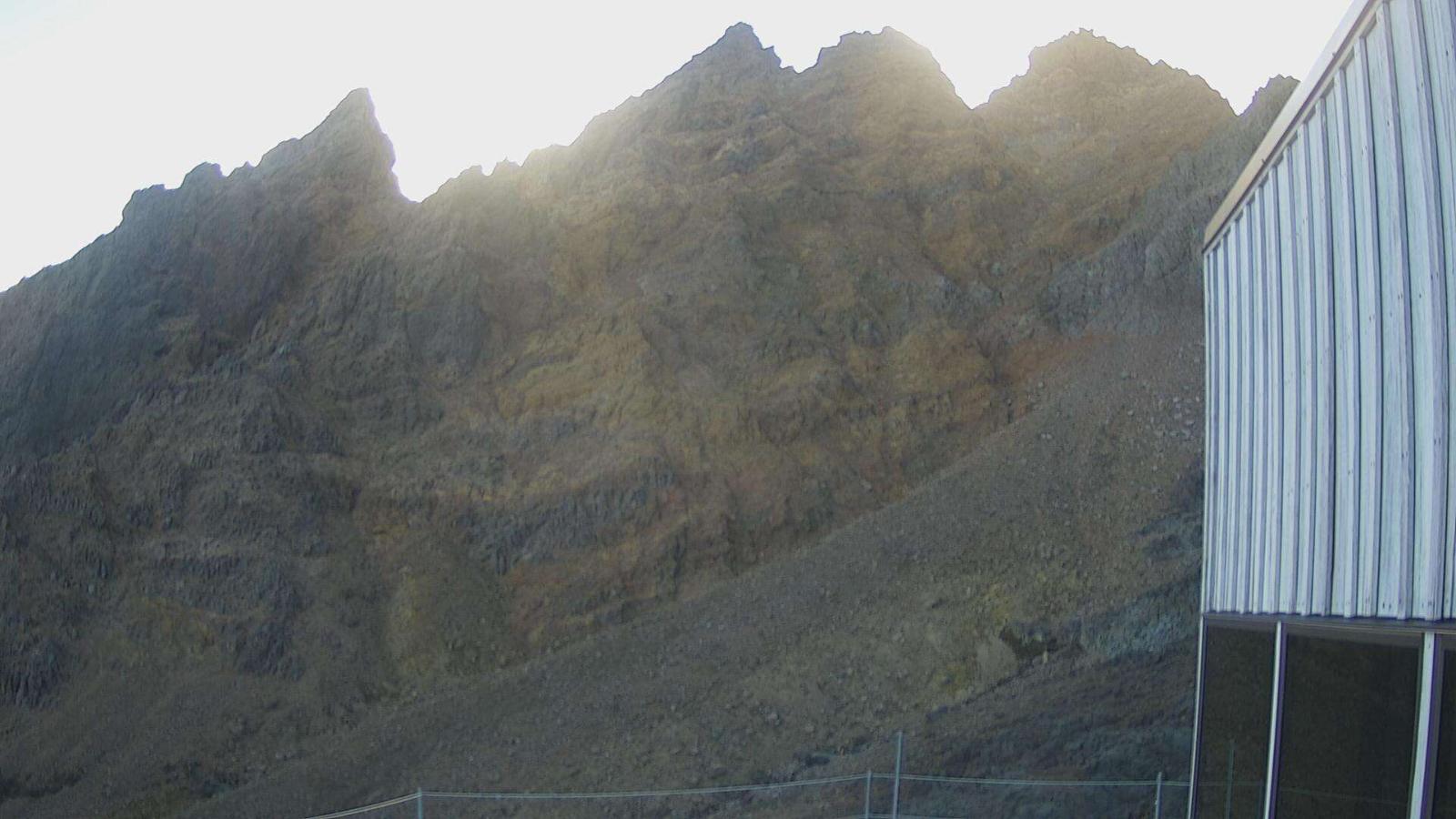 Webcam Whakapapa: The pinnacles