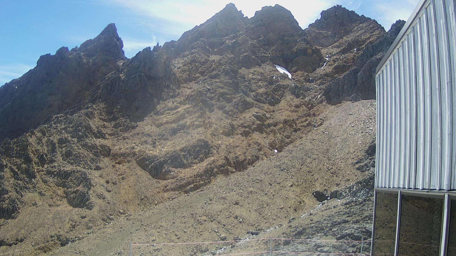 Webcam Whakapapa: The pinnacles