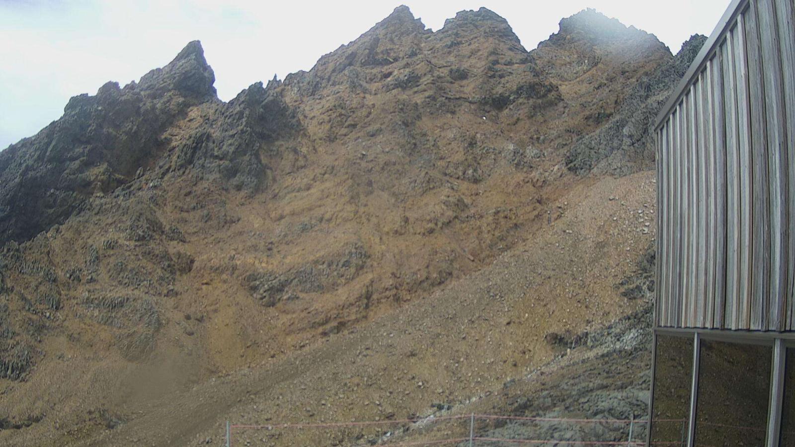 Webcam Whakapapa: The pinnacles