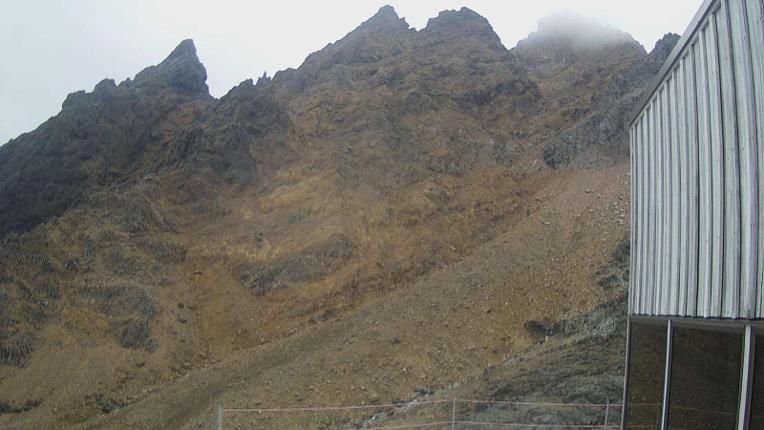 Webcam Whakapapa: The pinnacles