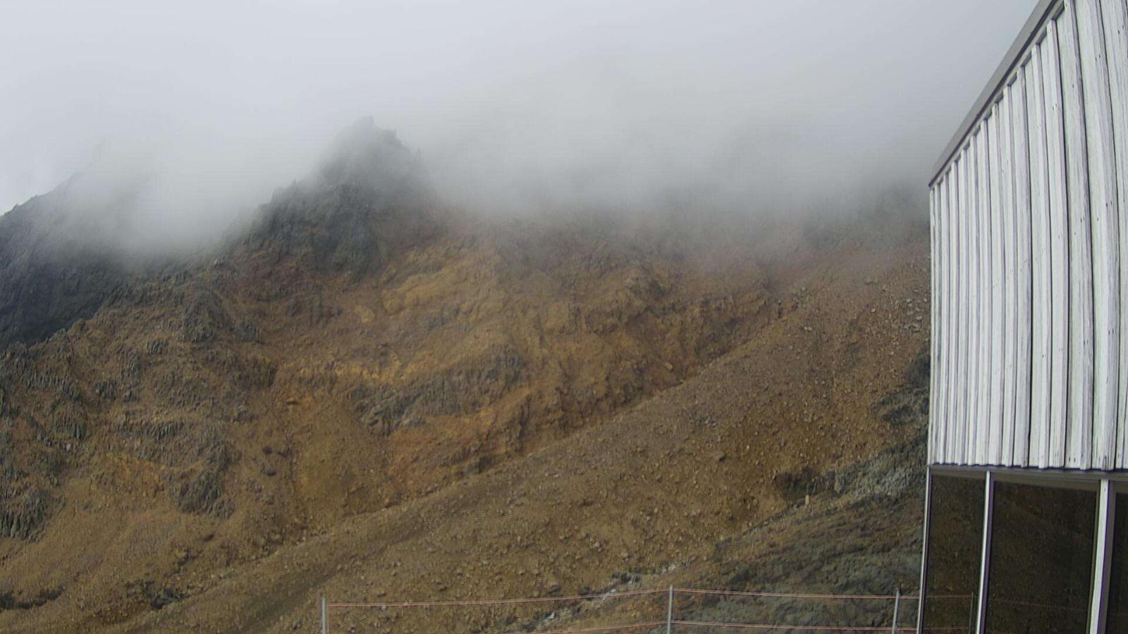 Webcam Whakapapa: The pinnacles