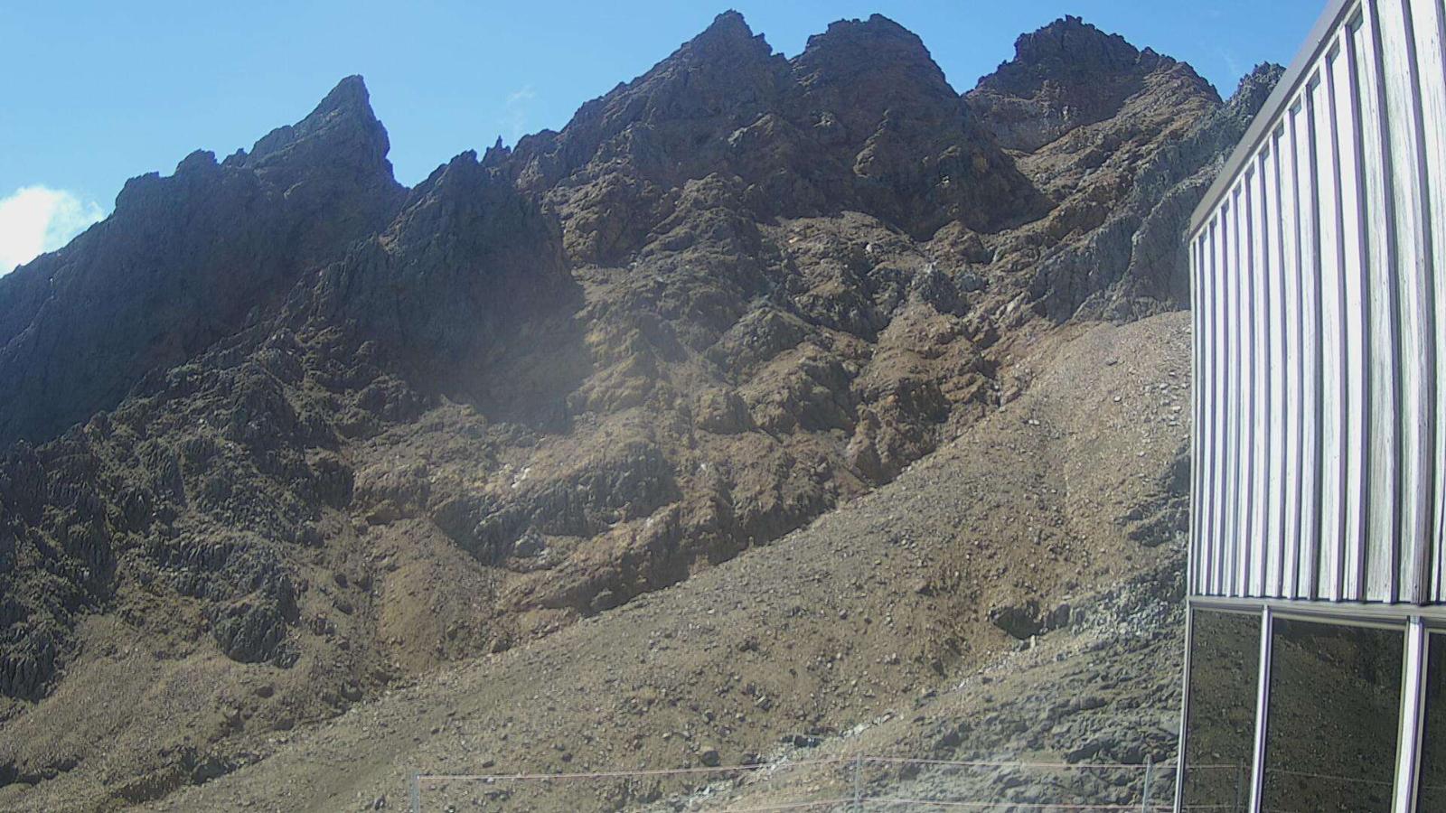 Webcam Whakapapa: The pinnacles