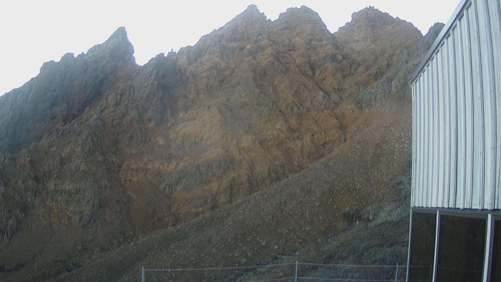 Webcam Whakapapa: The pinnacles