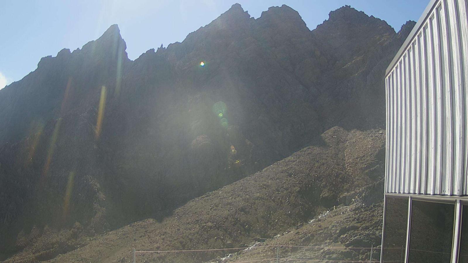 Webcam Whakapapa: The pinnacles