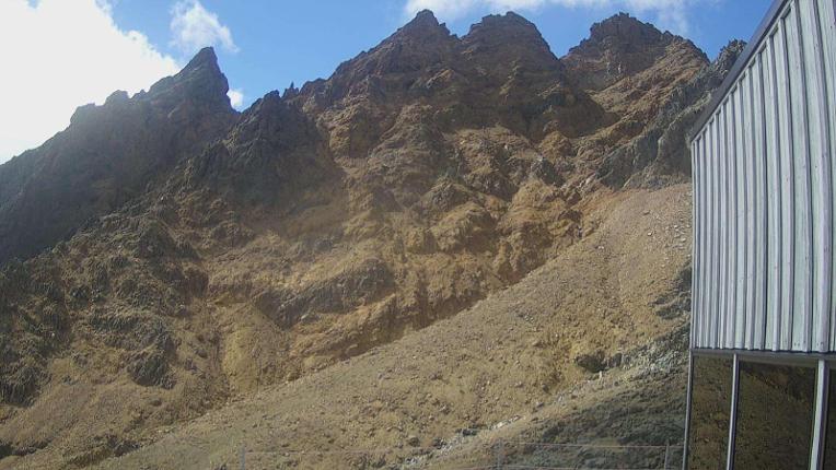 Webcam Whakapapa: The pinnacles