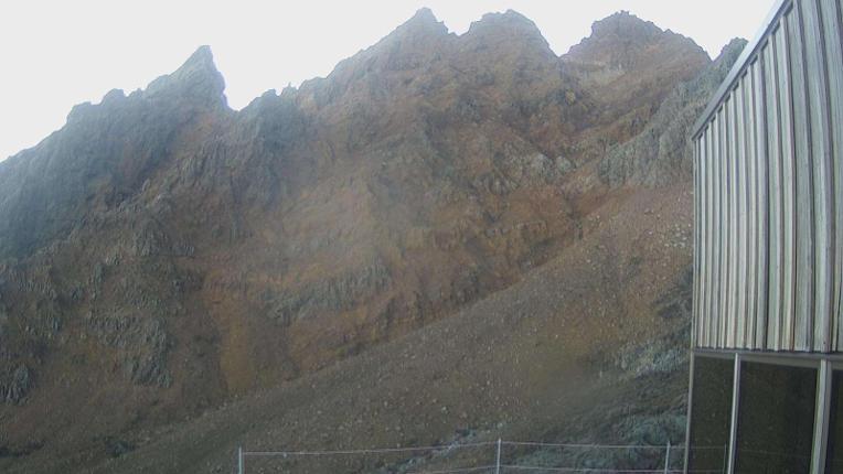 Webcam Whakapapa: The pinnacles