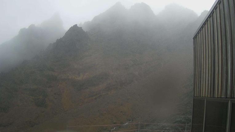 Webcam Whakapapa: The pinnacles