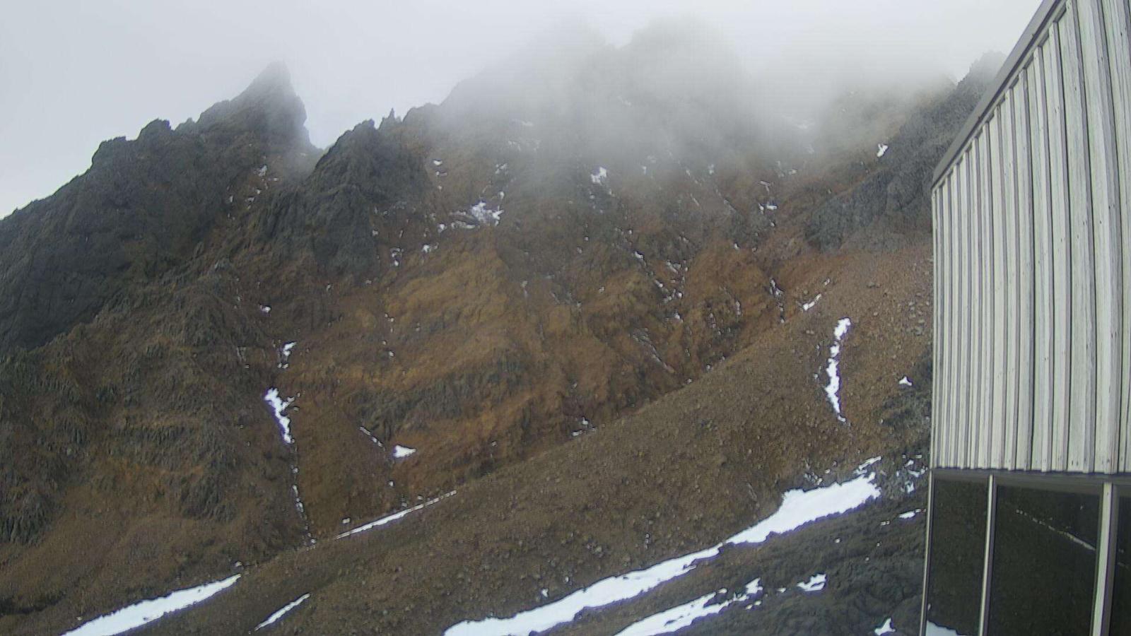 Webcam Whakapapa: The pinnacles