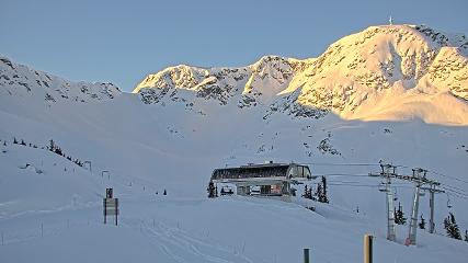Whistler Blackcomb: Roundhouse (whistlerblackcomb.com)