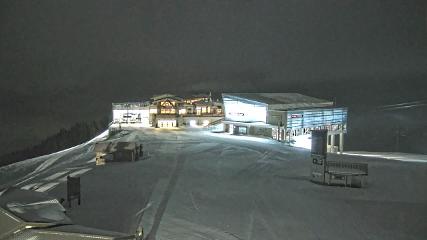 Whistler Blackcomb: Roundhouse (whistlerblackcomb.com)