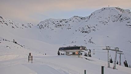Whistler Blackcomb: Roundhouse (whistlerblackcomb.com)